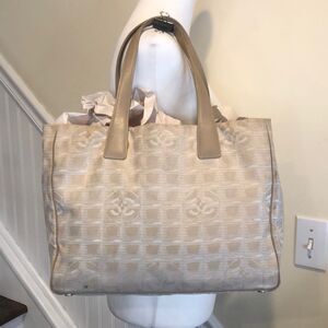 CHANEL Ivory Traveline Shoulder Bag